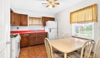 3 Solar Dr, Ambridge, PA 15003