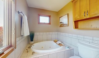 26255 Country Side Dr, Adel, IA 50003
