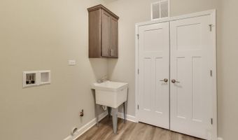 387 Masters Dr, Addison, IL 60101