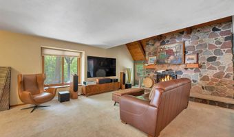 8 HILLTOP Ct, Appleton, WI 54914