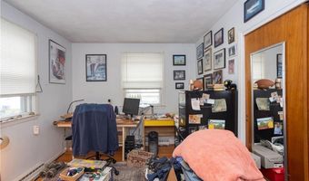 37 Squantum Dr, Middletown, RI 02842