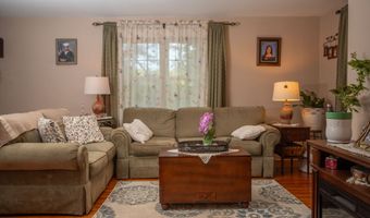 5 Canaan Dr, Bethel, CT 06801