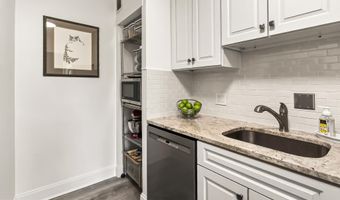 3701 5TH St S 501, Arlington, VA 22204