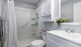 66 Clemence St, Cranston, RI 02920