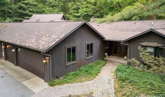 550 Greentree Ln NE, Ada, MI 49301