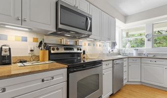 424 Riverview Dr, Bay St. Louis, MS 39520