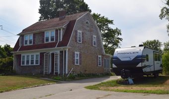99 S Main St, Acushnet, MA 02743