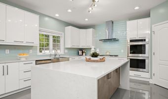 6005 ROOSEVELT St, Bethesda, MD 20817