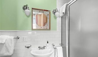 3 Hazard Ave, Newport, RI 02840