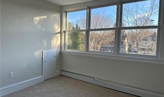 100 Maple Ave, Barrington, RI 02806