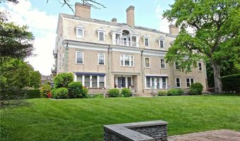 1 Oakwood Ter 7, Newport, RI 02840