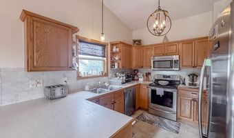 1201 Forrest Glenn Dr, Arkansas City, KS 67005