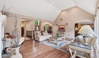 15586 Cedar Ln, Basehor, KS 66007