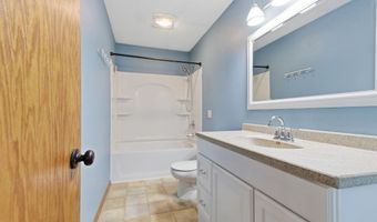 1607 S 6th St, Aberdeen, SD 57401
