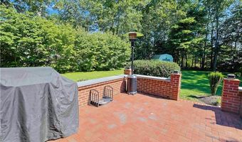 8 Winterberry Dr, Coventry, RI 02816