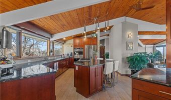 10 Ocean View Dr, Middletown, RI 02842