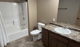 2214 S Lawson St, Aberdeen, SD 57401