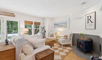 2 Valley Ave, Falmouth, ME 04105