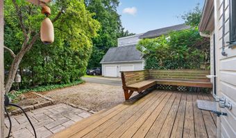 207 Pawson Rd, Branford, CT 06405