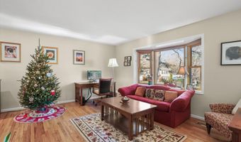 8407 GEORGIAN Way, Annandale, VA 22003