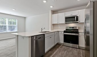217 Maddox Dr, Aberdeen, NC 28315