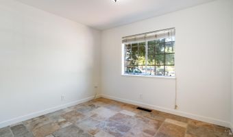 2318 S Hampton Cir, Santa Rosa, CA 95401
