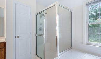 10604 MAPLECREST Ln, Potomac, MD 20854
