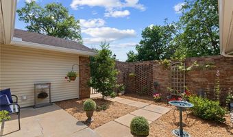 486 Ironwood Dr, Ballwin, MO 63011