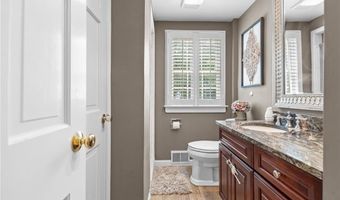 152 Glen Hills Dr, Cranston, RI 02920