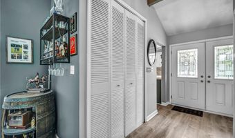 150 Greenbriar Dr, Aurora, OH 44202