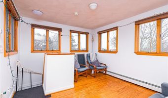 4 Village Ln, Narragansett, RI 02882