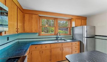 86 Oak St, Hopkinton, RI 02804