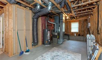 136 Hope Hill Ter, Cranston, RI 02921