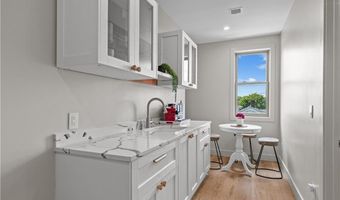 82 Ellery Rd, Newport, RI 02840