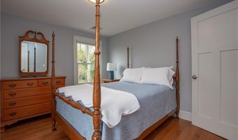 5 Gillies Ct, Newport, RI 02840