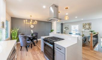 719 Webster St, Algonquin, IL 60102