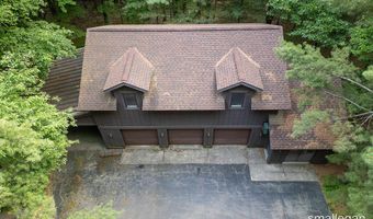 550 Greentree Ln NE, Ada, MI 49301