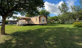 723 Kayroe Rd, Adkins, TX 78101