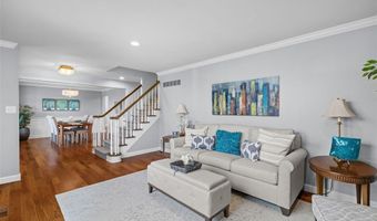 647 Waterford Ridge Dr, Ballwin, MO 63021