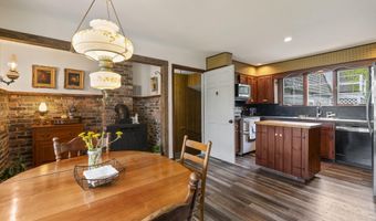 14 Lakeshore Dr, Belgrade, ME 04918
