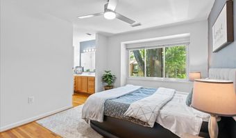 4932 SAUQUOIT Ln, Annandale, VA 22003