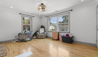 170 Red Oak Rd, Bridgeport, CT 06606