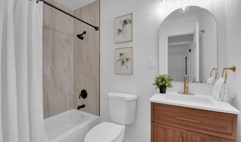 504 Thornlea Ct, Ballwin, MO 63011