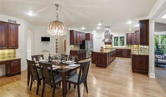 10 Lovegreen Ln, East Greenwich, RI 02818