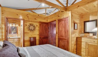 1026 Captain Ave, Aurora, MO 65605