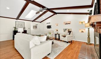 701 Kehrs Mill Rd, Ballwin, MO 63011