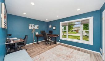 18 W Appletree Ln, Arlington Heights, IL 60004