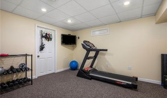 15 Leonard Dr, North Smithfield, RI 02896