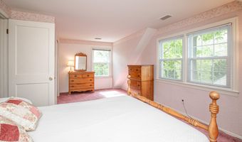 75 Lakeview Dr, Allentown, NJ 08501