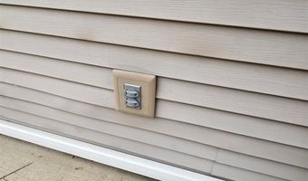 105 N Division St, Anamosa, IA 52205